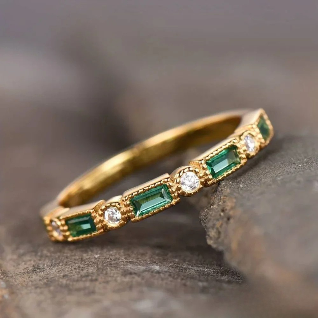 Anillo vintage de oro con circonitas verdes