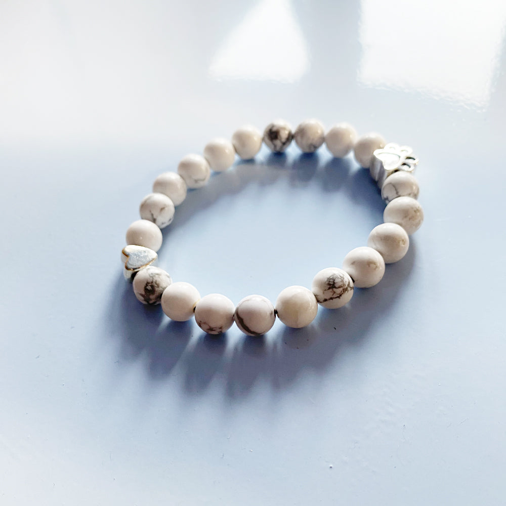Pulsera Artesanal de Piedras Naturales con Charm en Forma de Corazón